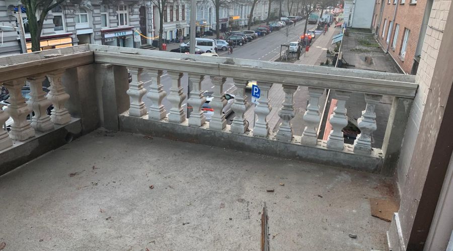 Balkon während einer fachgerechten Putzsanierung